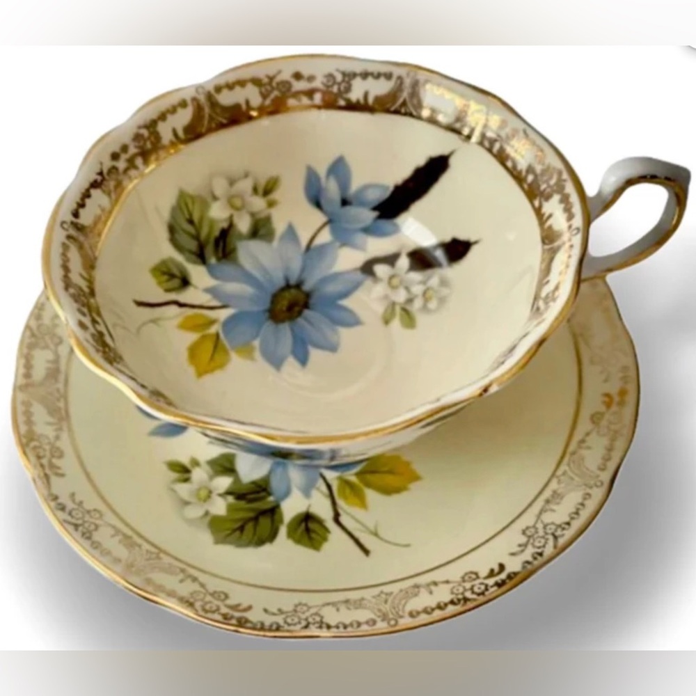 Royal Sutherland England Vale Bone China Teacup and Saucer Set